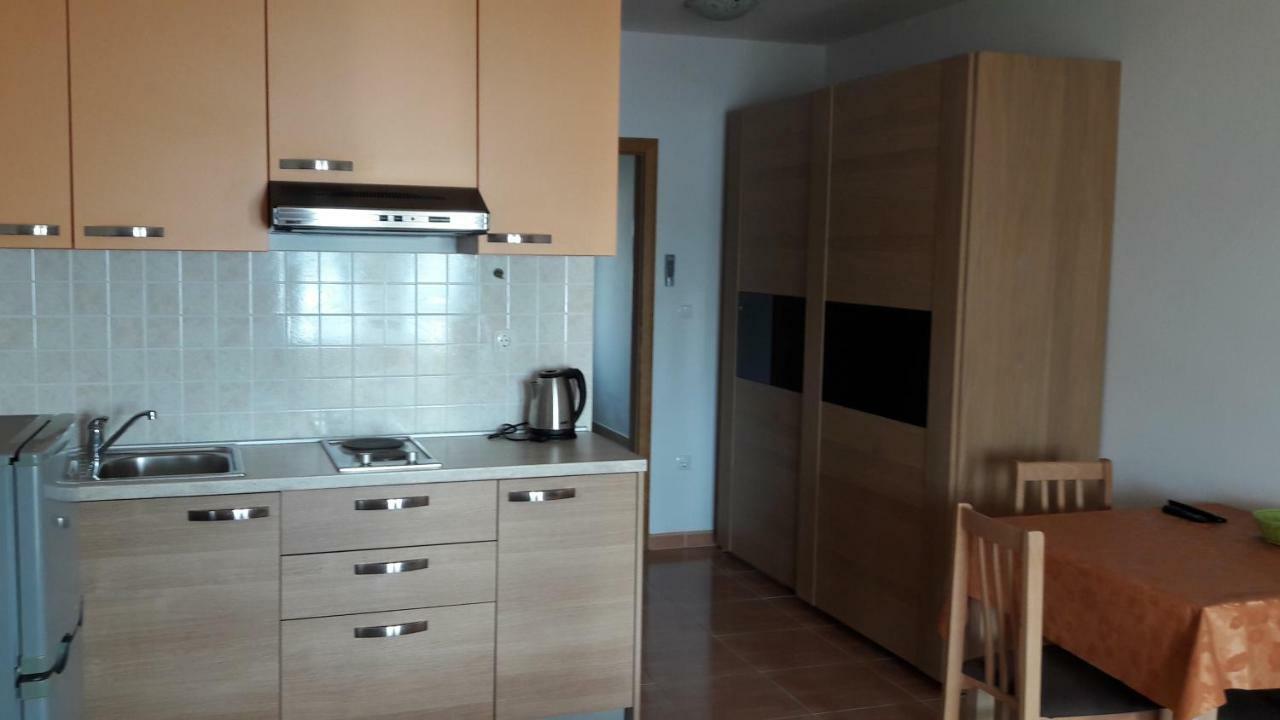 Apartmani Luna Novalja Exterior foto